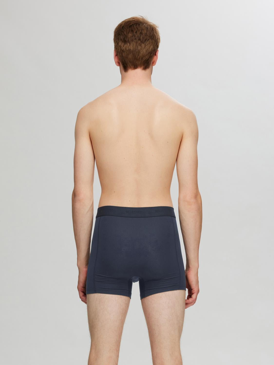 model_shot-back