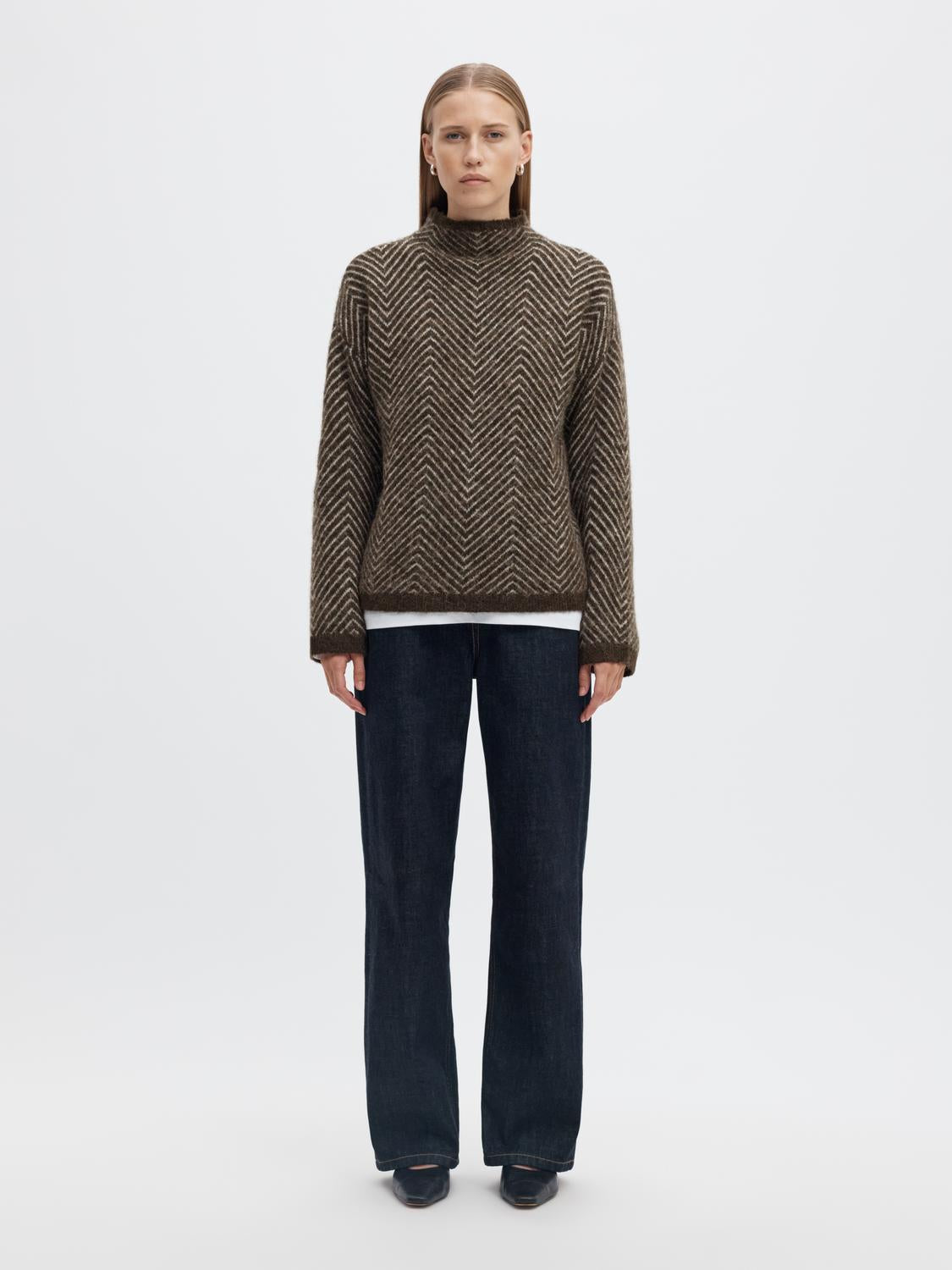 model_shot-front_full