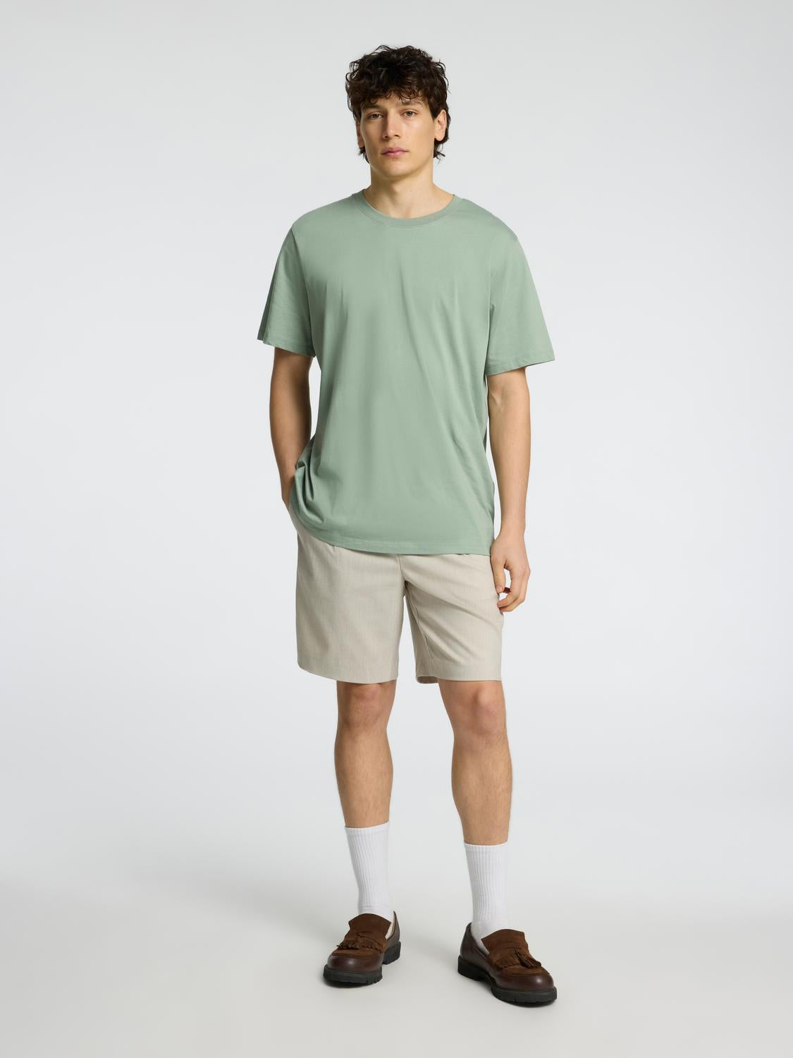 model_shot-front_full