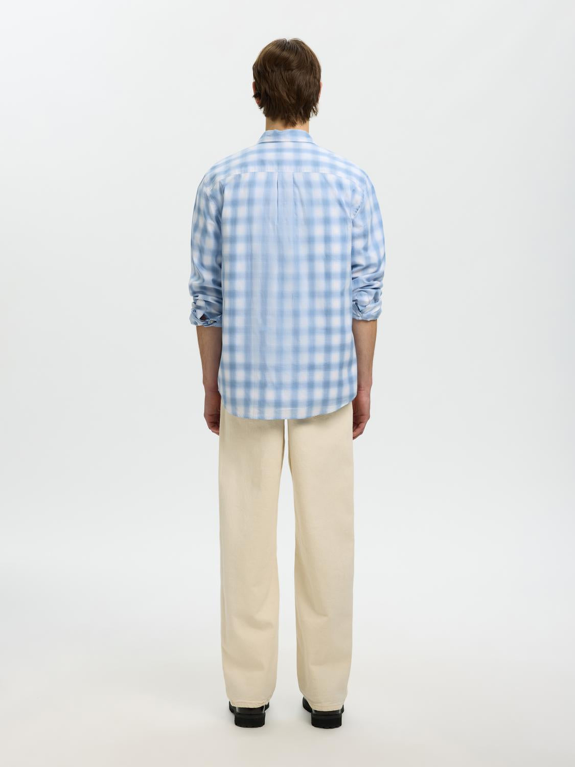 model_shot-back