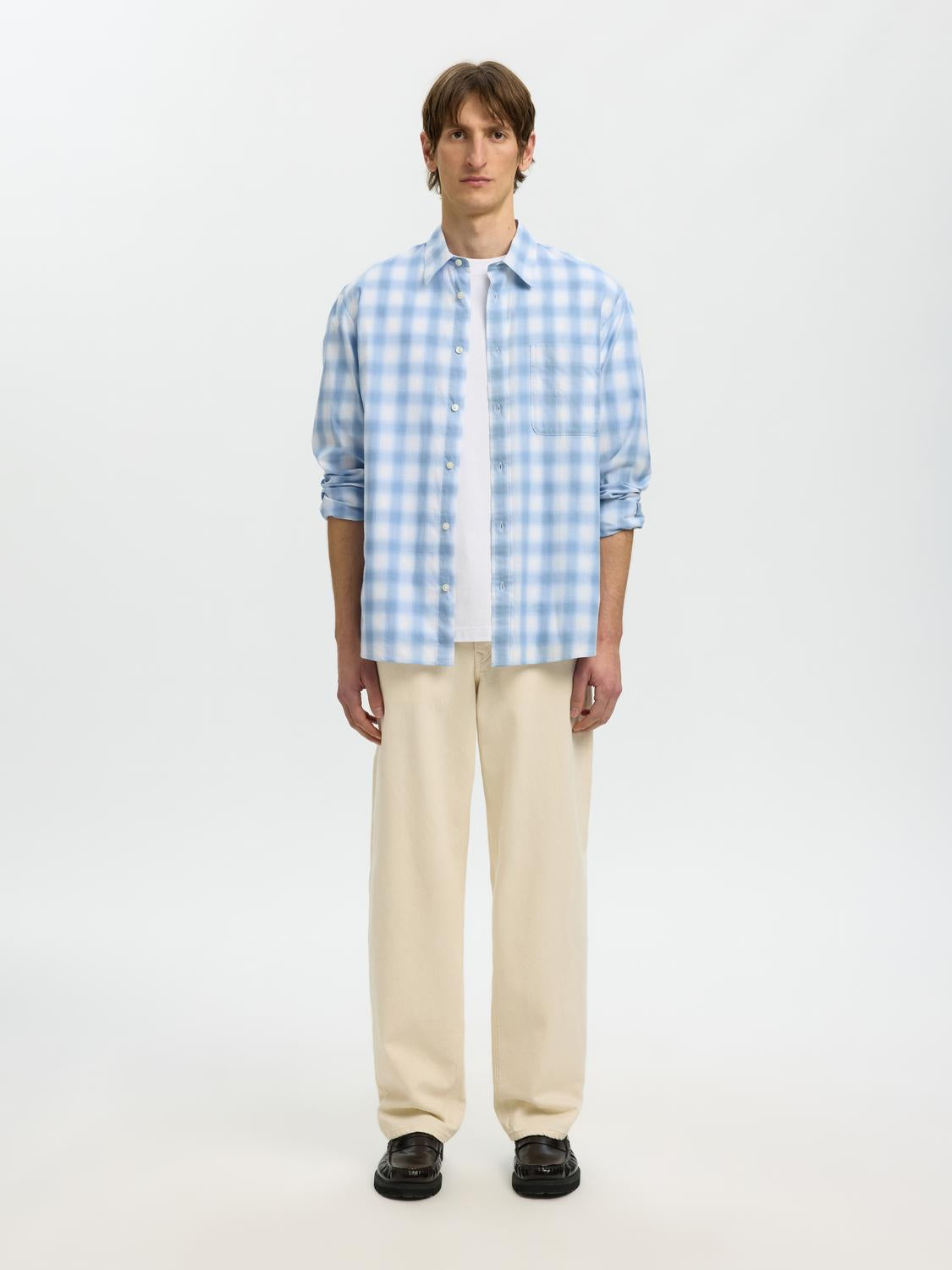 model_shot-front_full