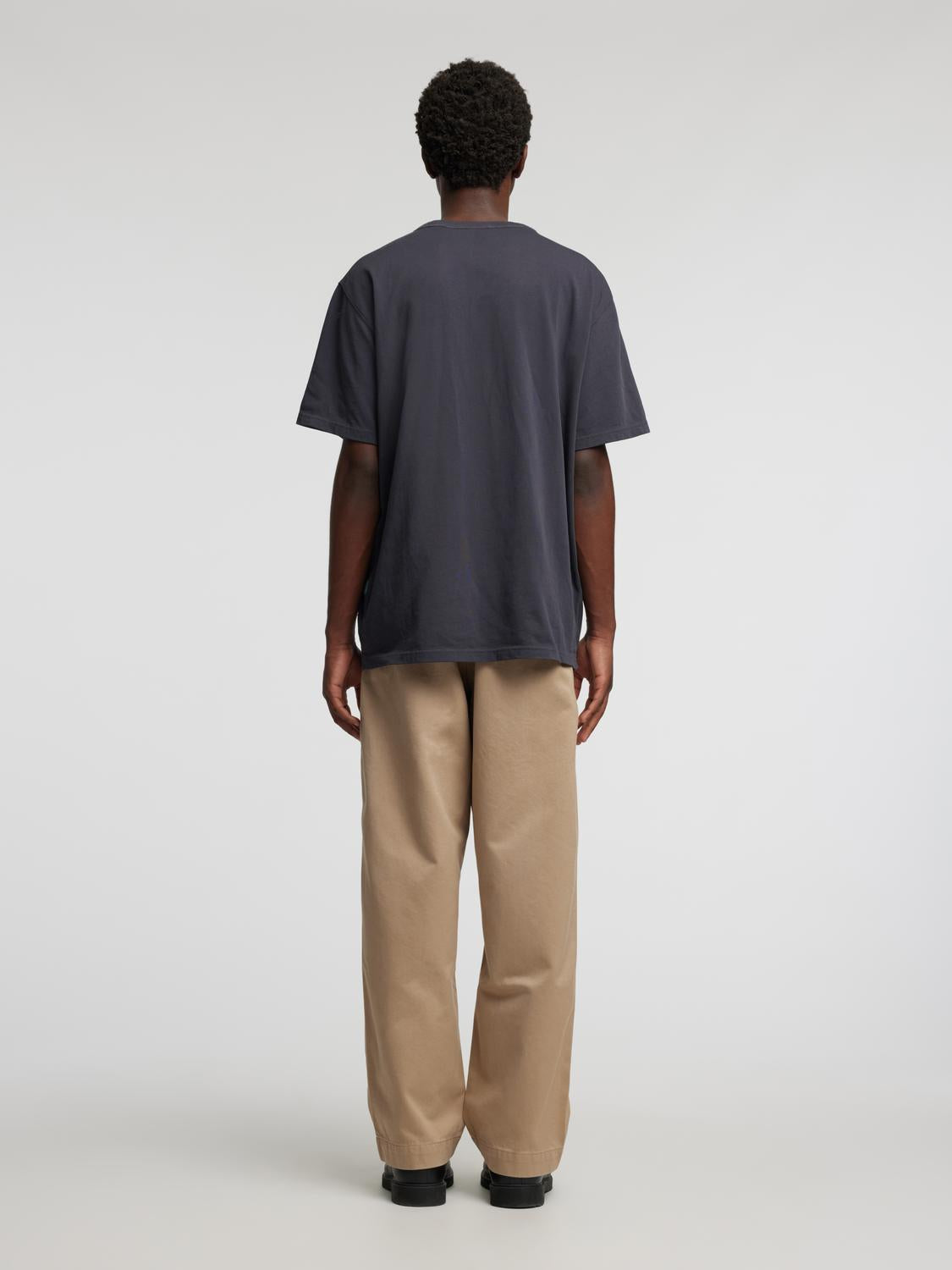 model_shot-back