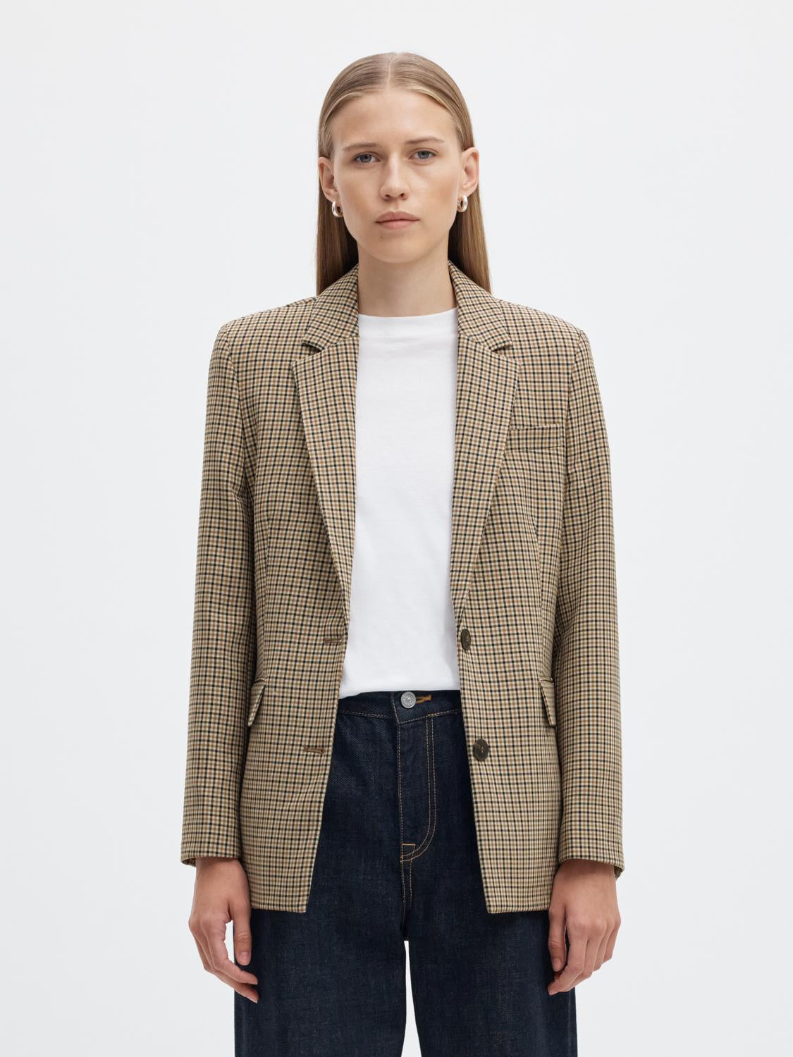 model_shot-front