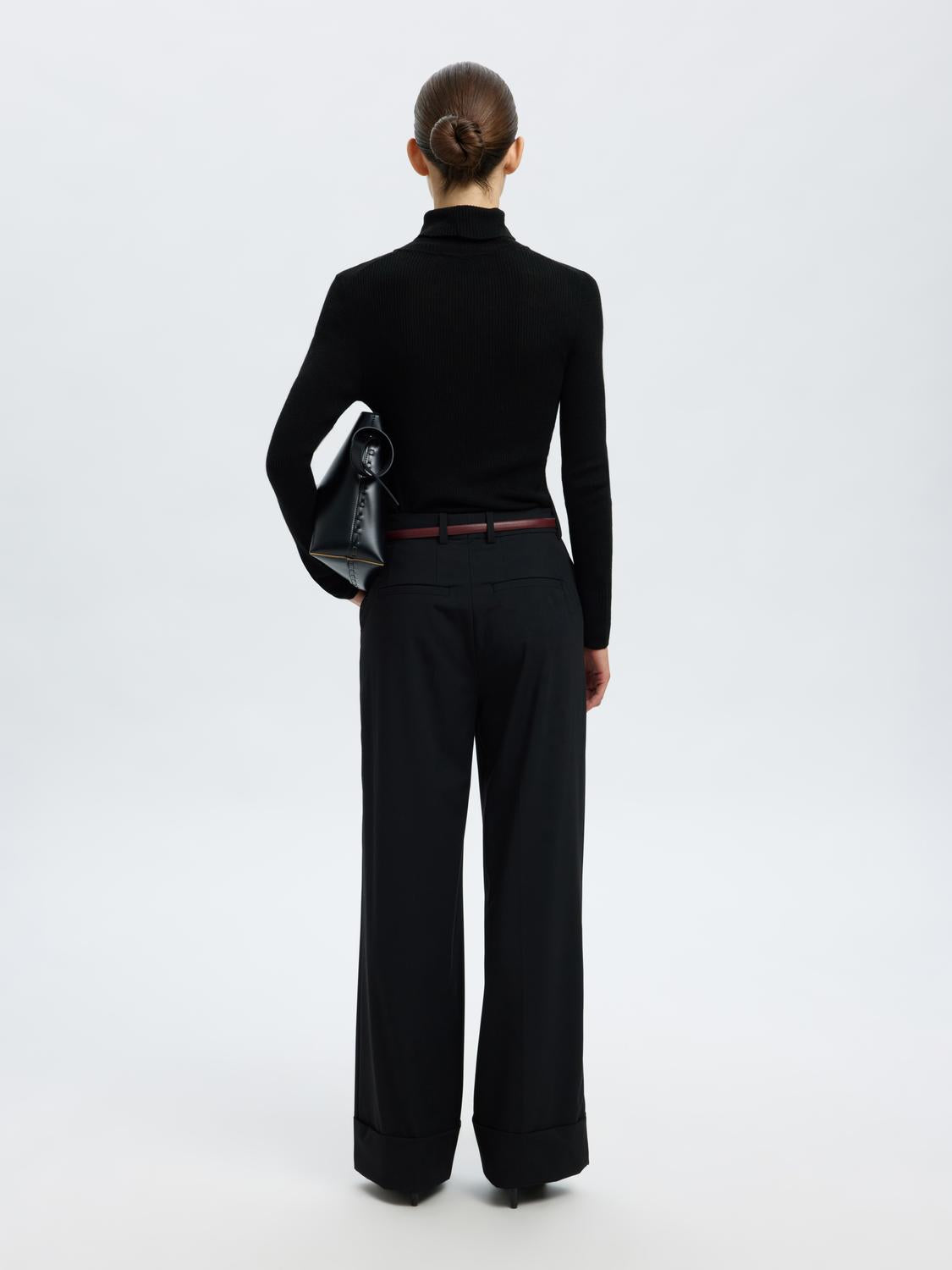model_shot-back
