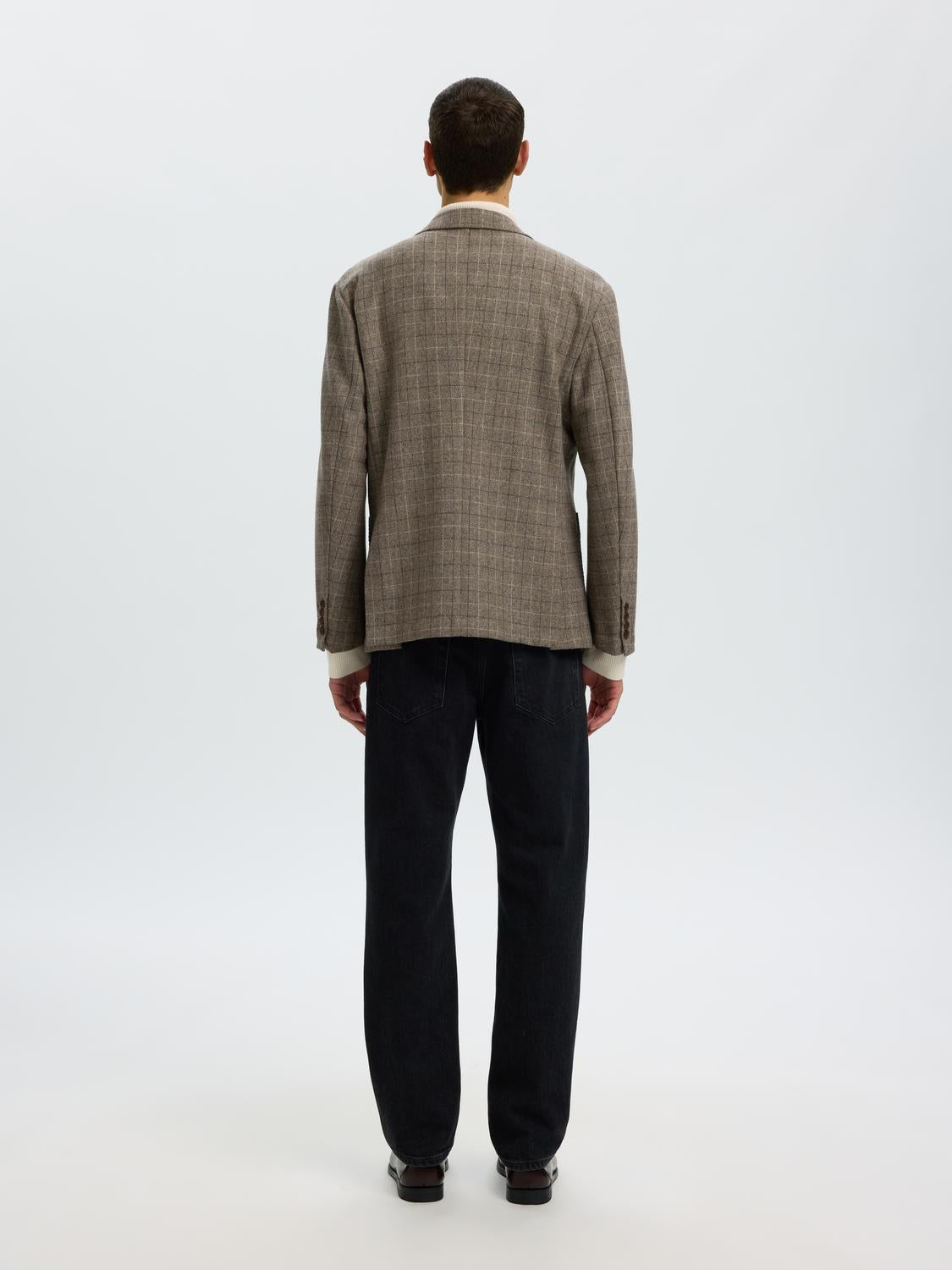 model_shot-back
