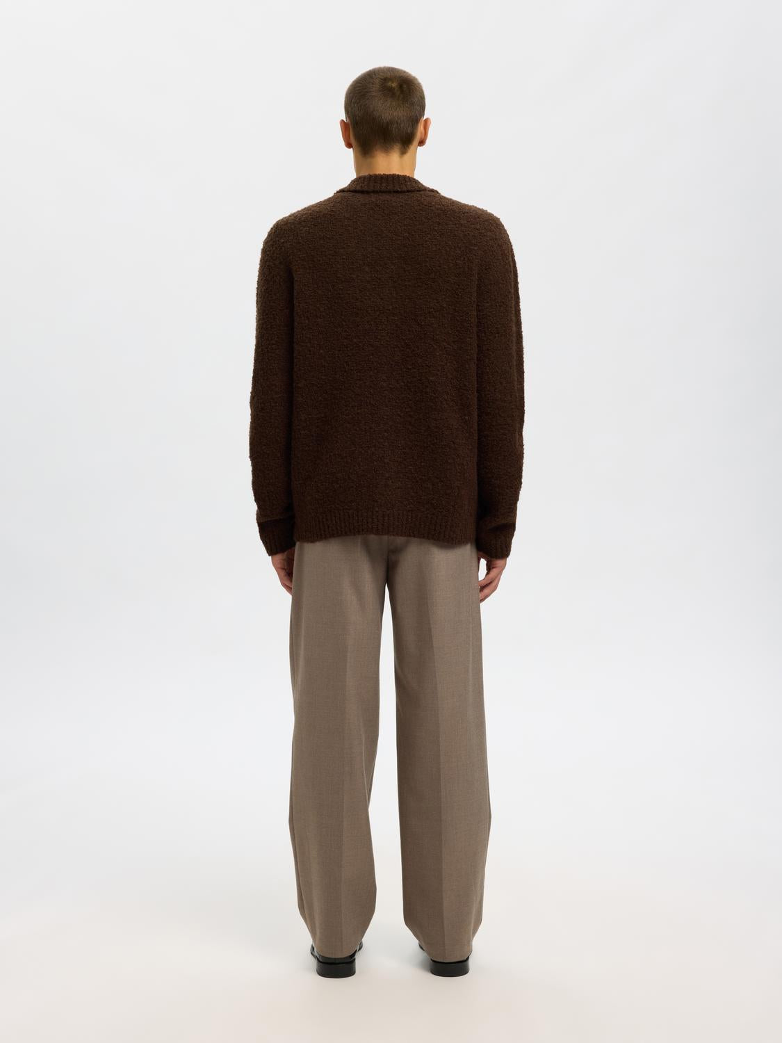 model_shot-back