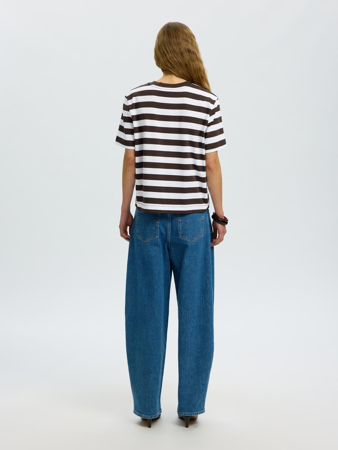 model_shot-back