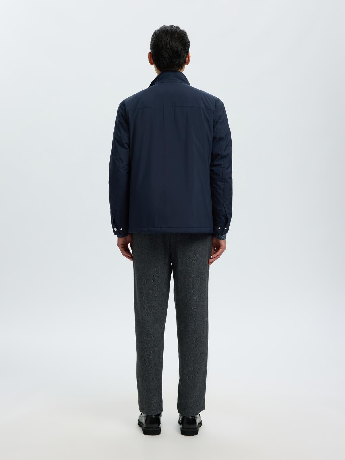 model_shot-back