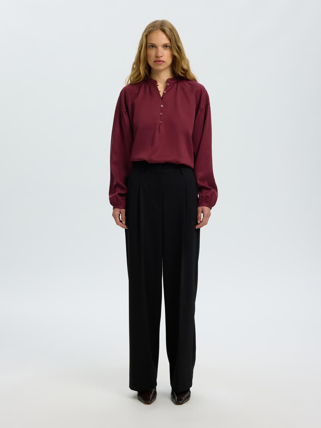 model_shot-front_full