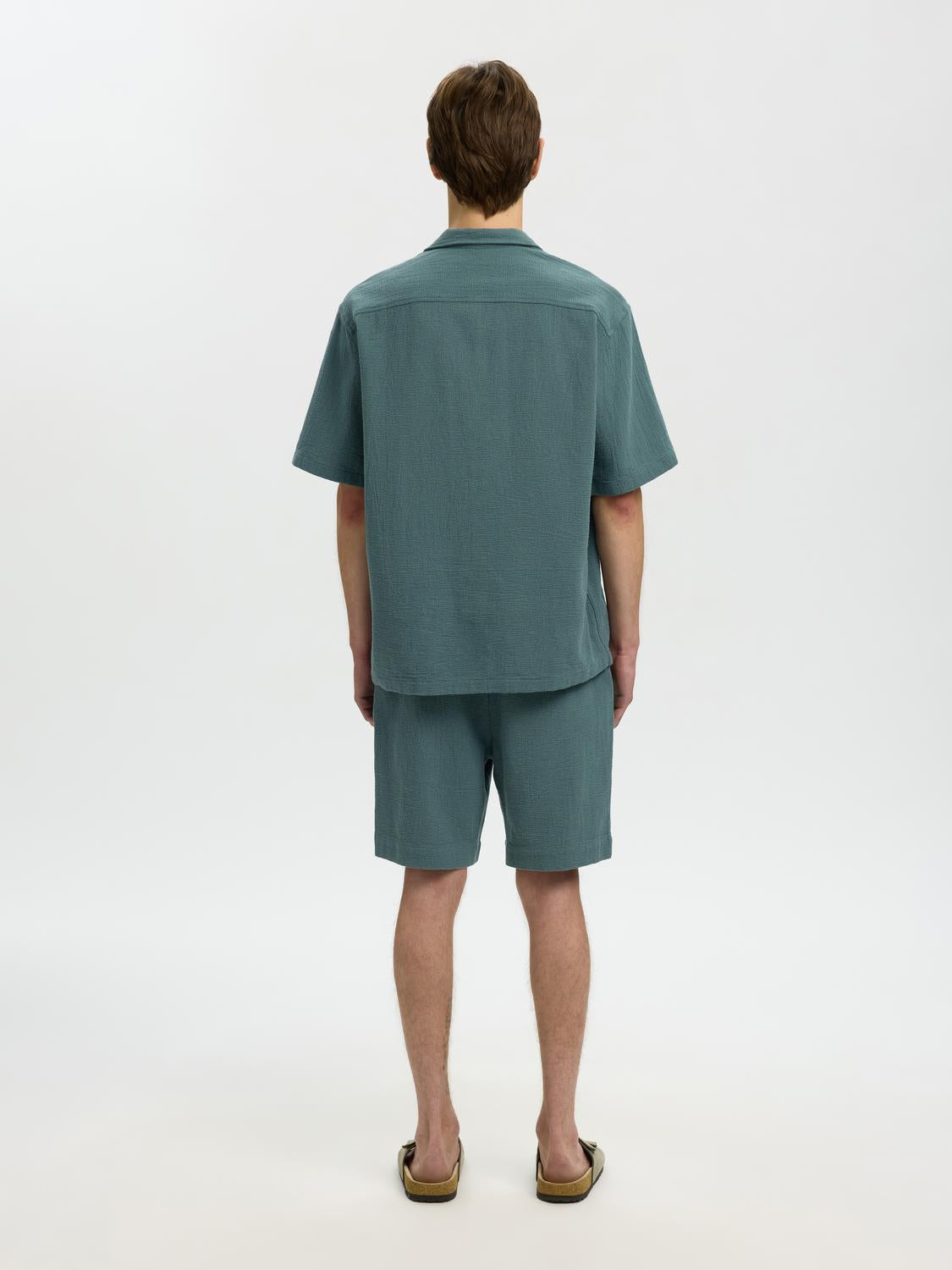 model_shot-back