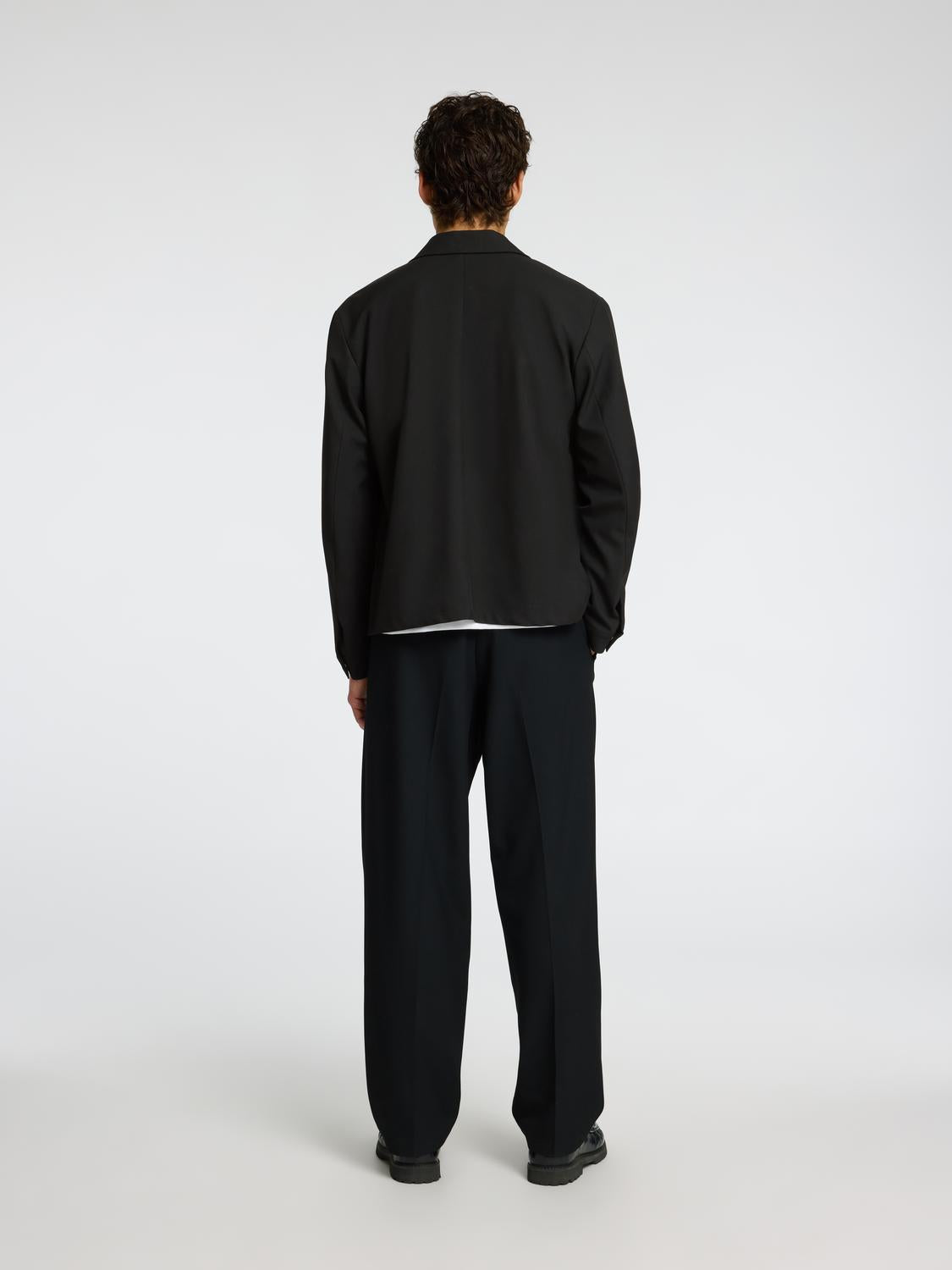 model_shot-back