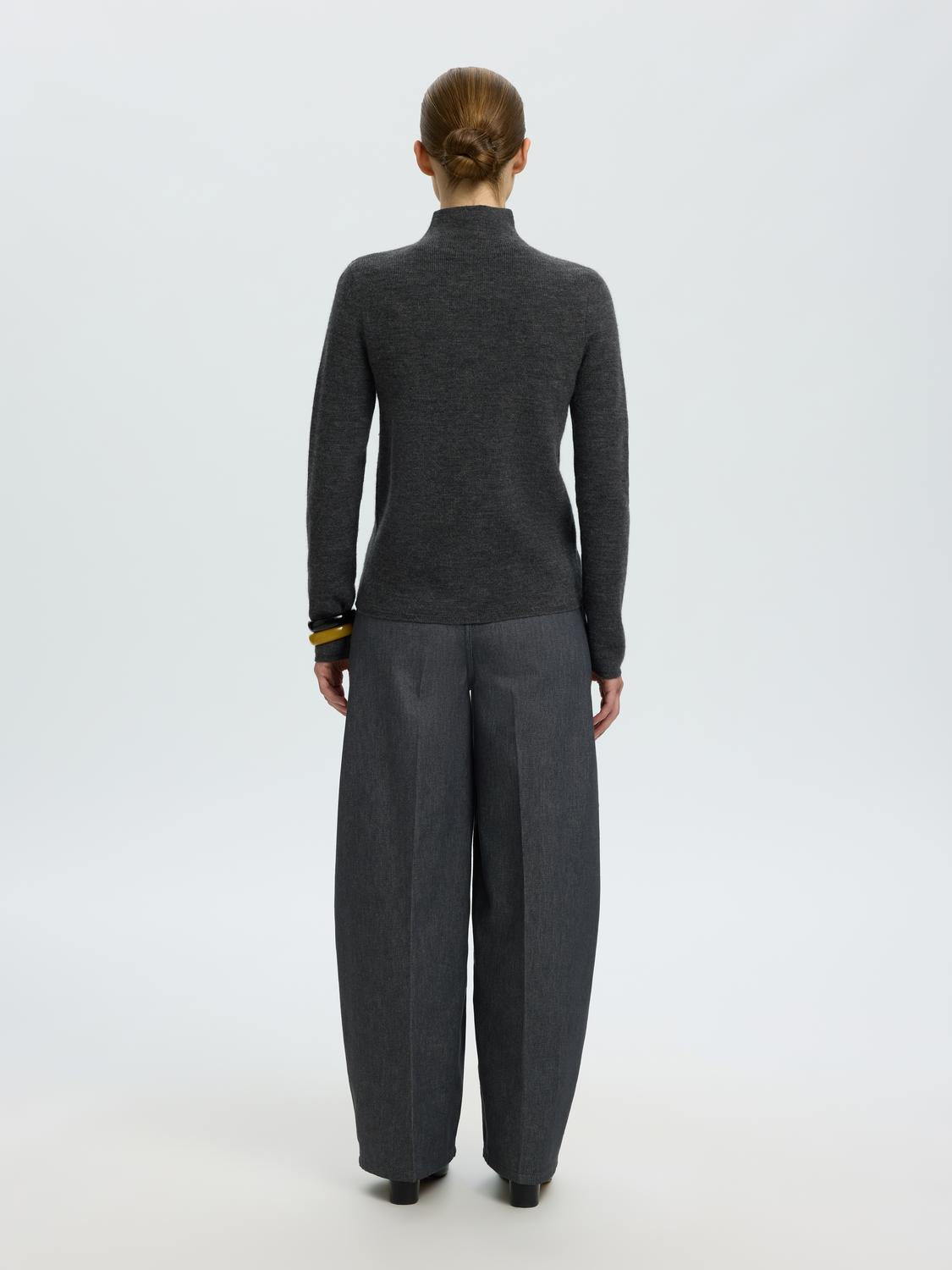 model_shot-back