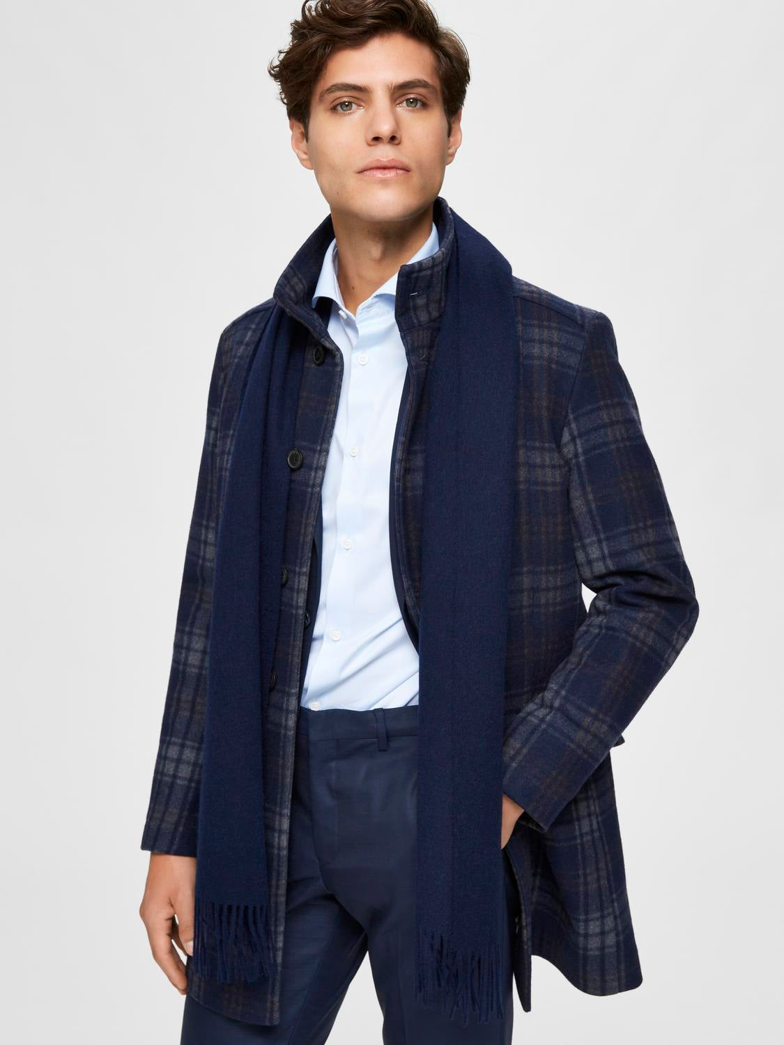 model_shot-front