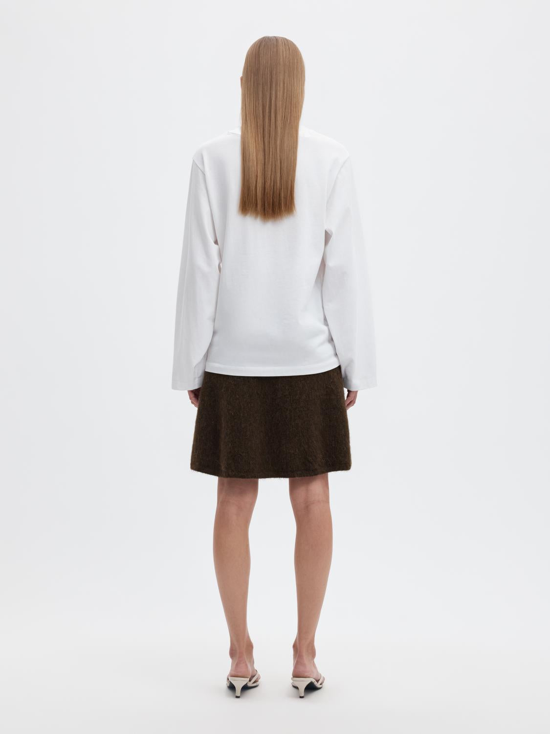 model_shot-back