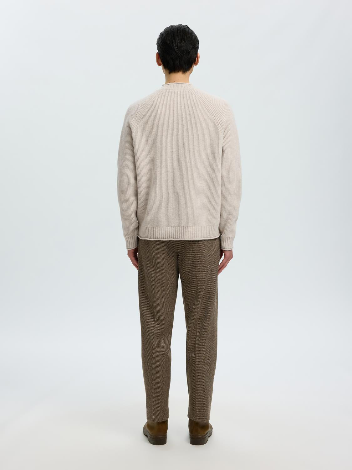 model_shot-back