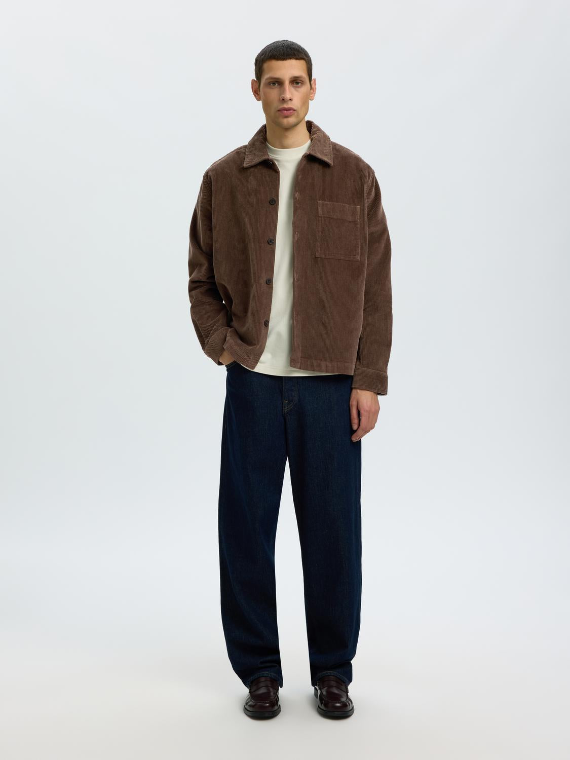 model_shot-front_full