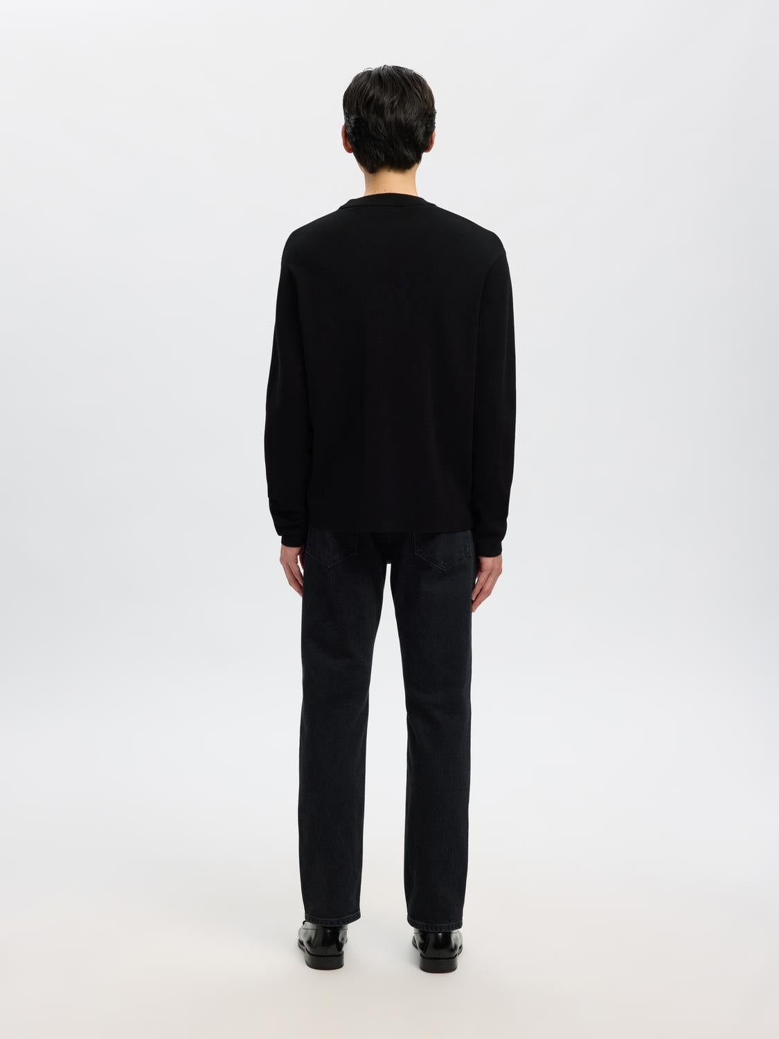 model_shot-back