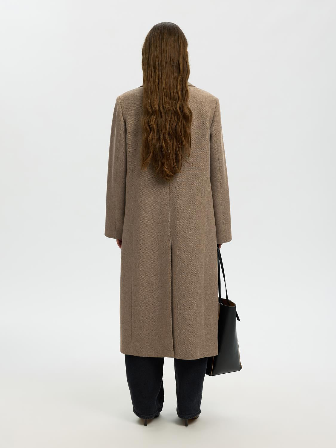 model_shot-back