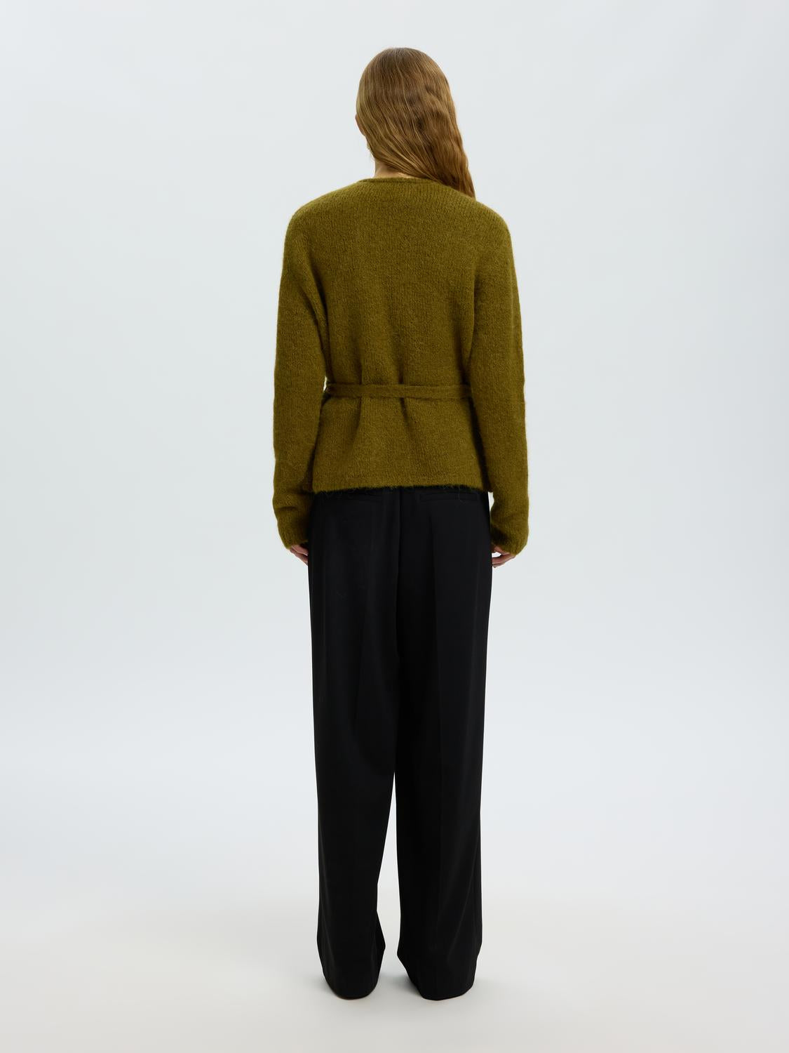 model_shot-back