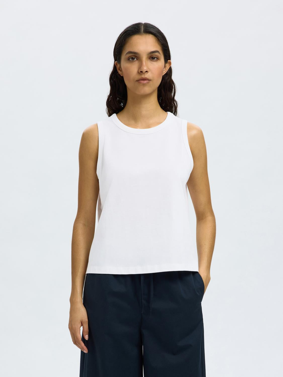 model_shot-front
