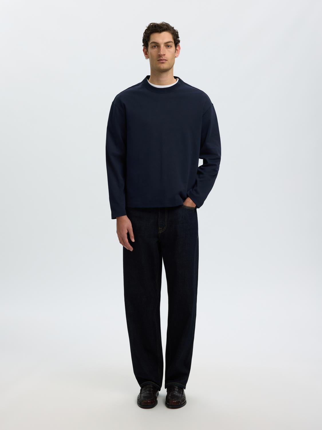 model_shot-front_full