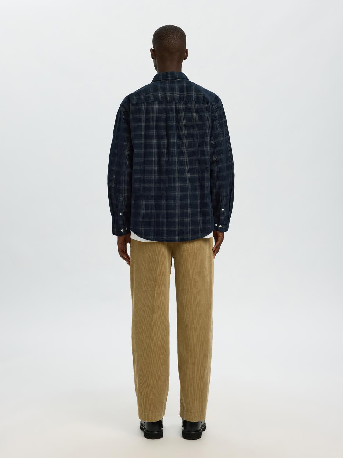 model_shot-back