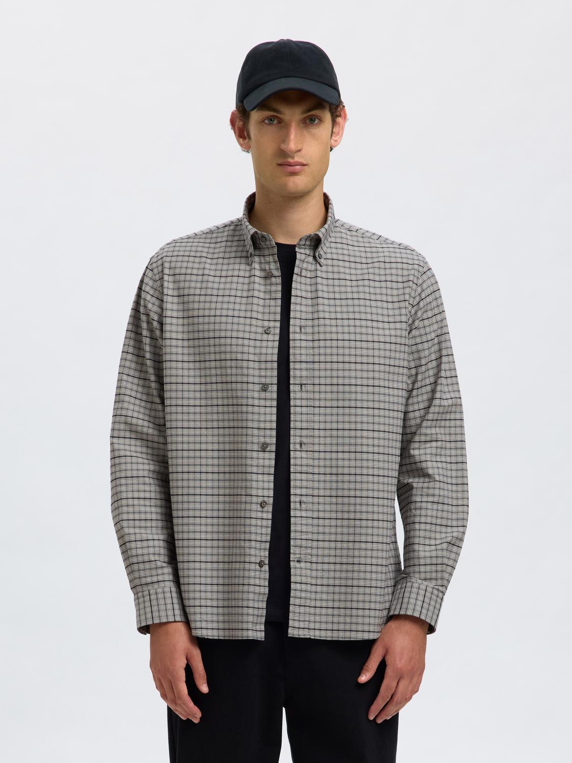 model_shot-front
