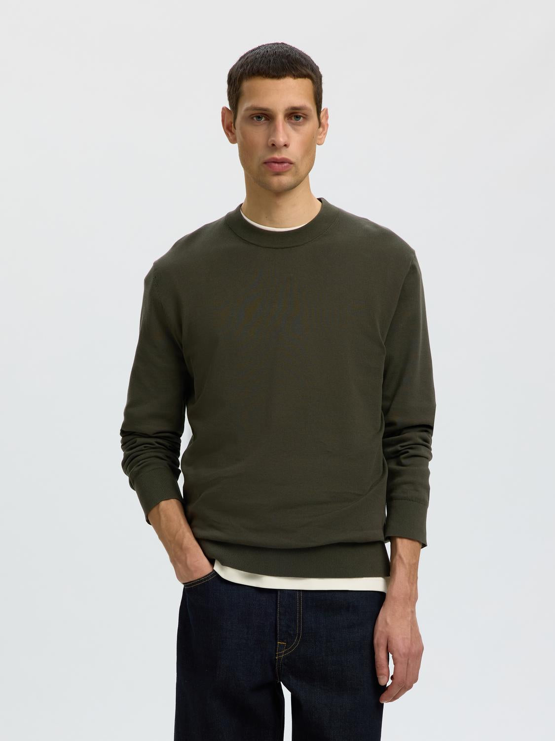 model_shot-front