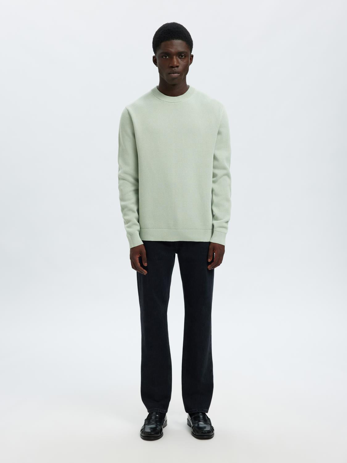 model_shot-front_full