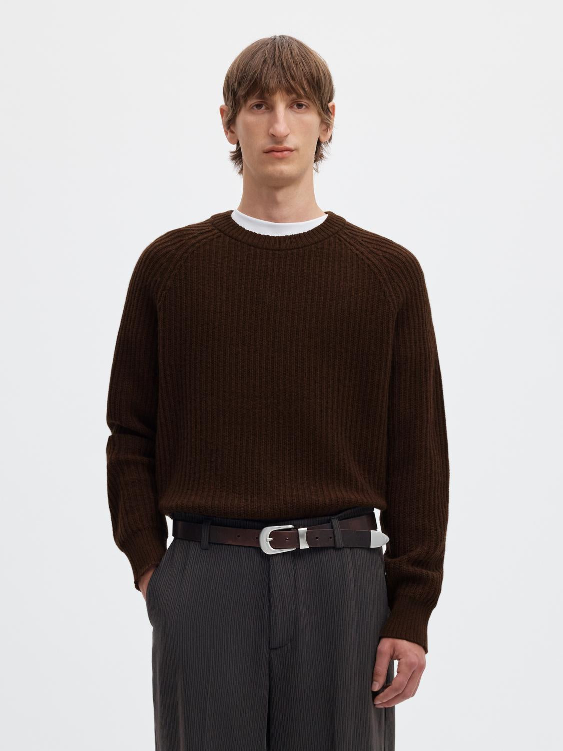 model_shot-front