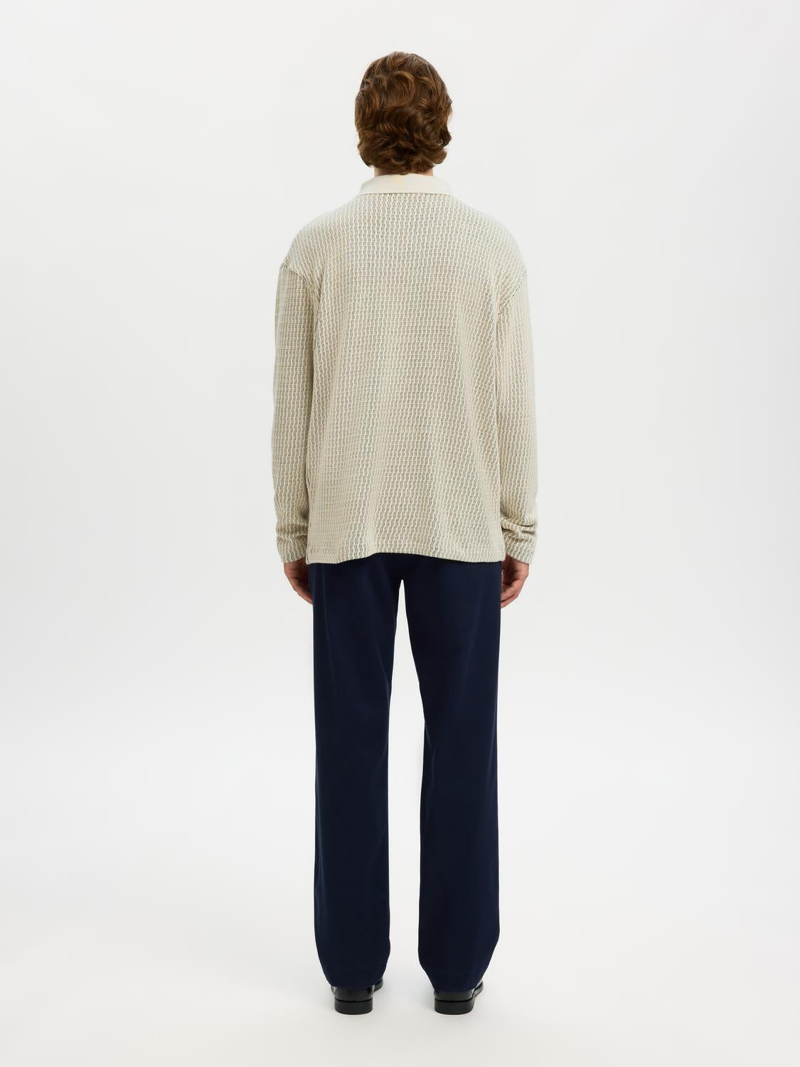 model_shot-back