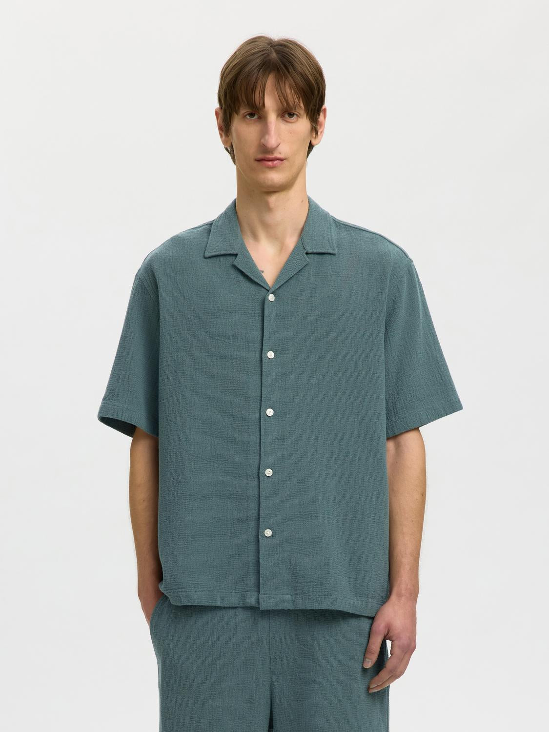 model_shot-front