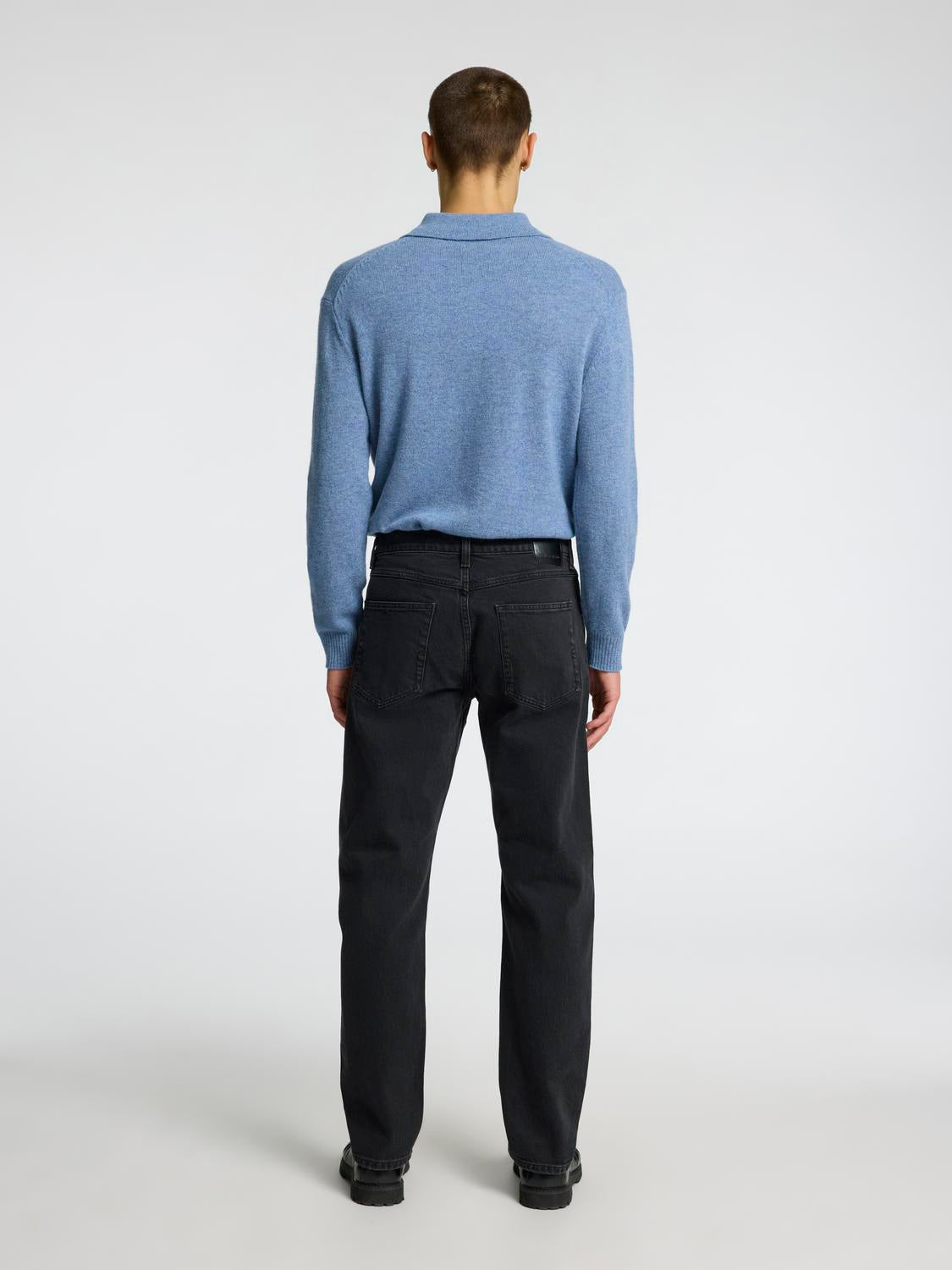 model_shot-back