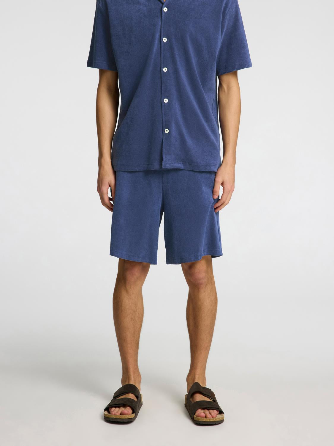 model_shot-front