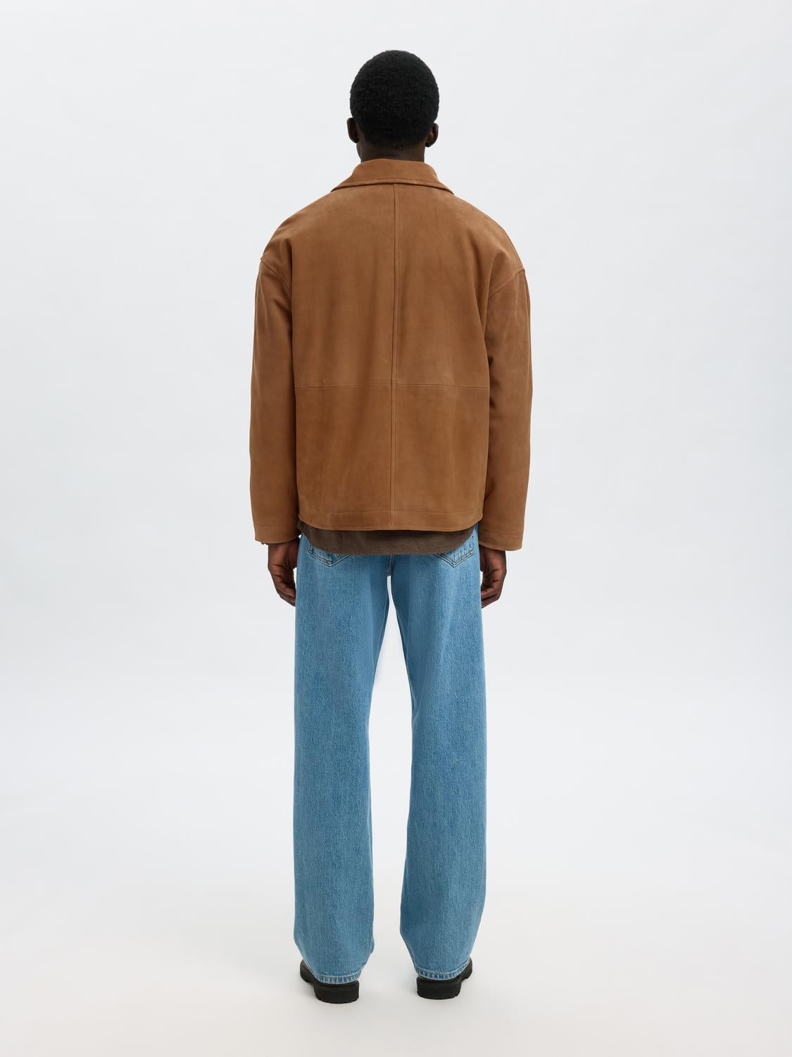 model_shot-back