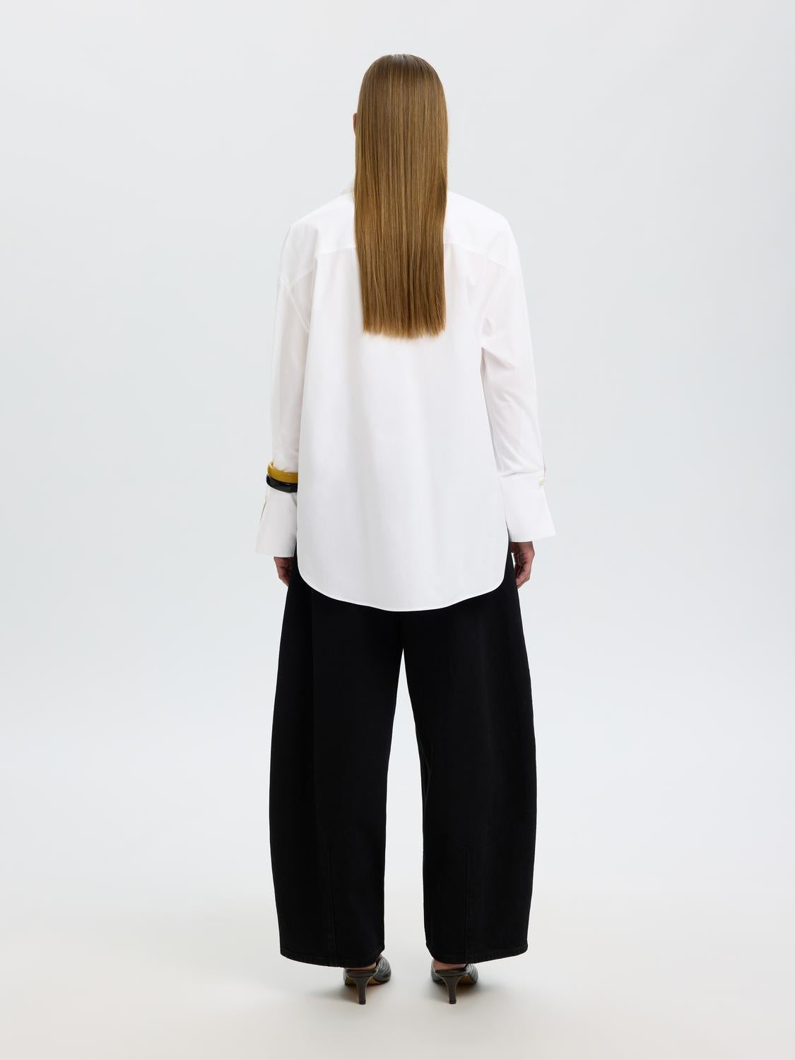 model_shot-back