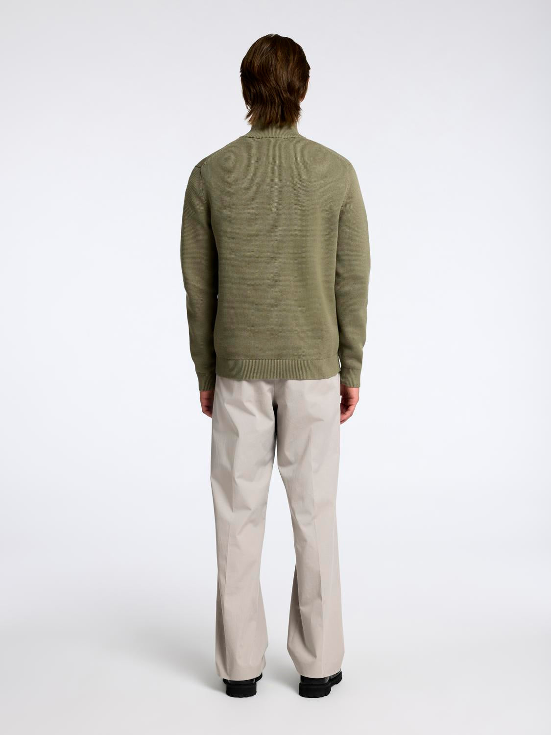 model_shot-back