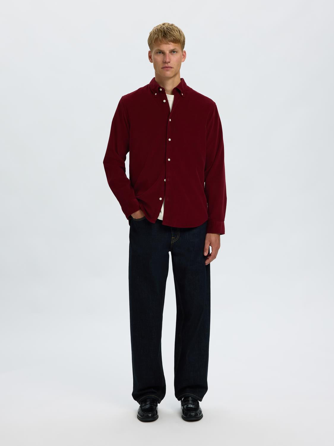 model_shot-front_full