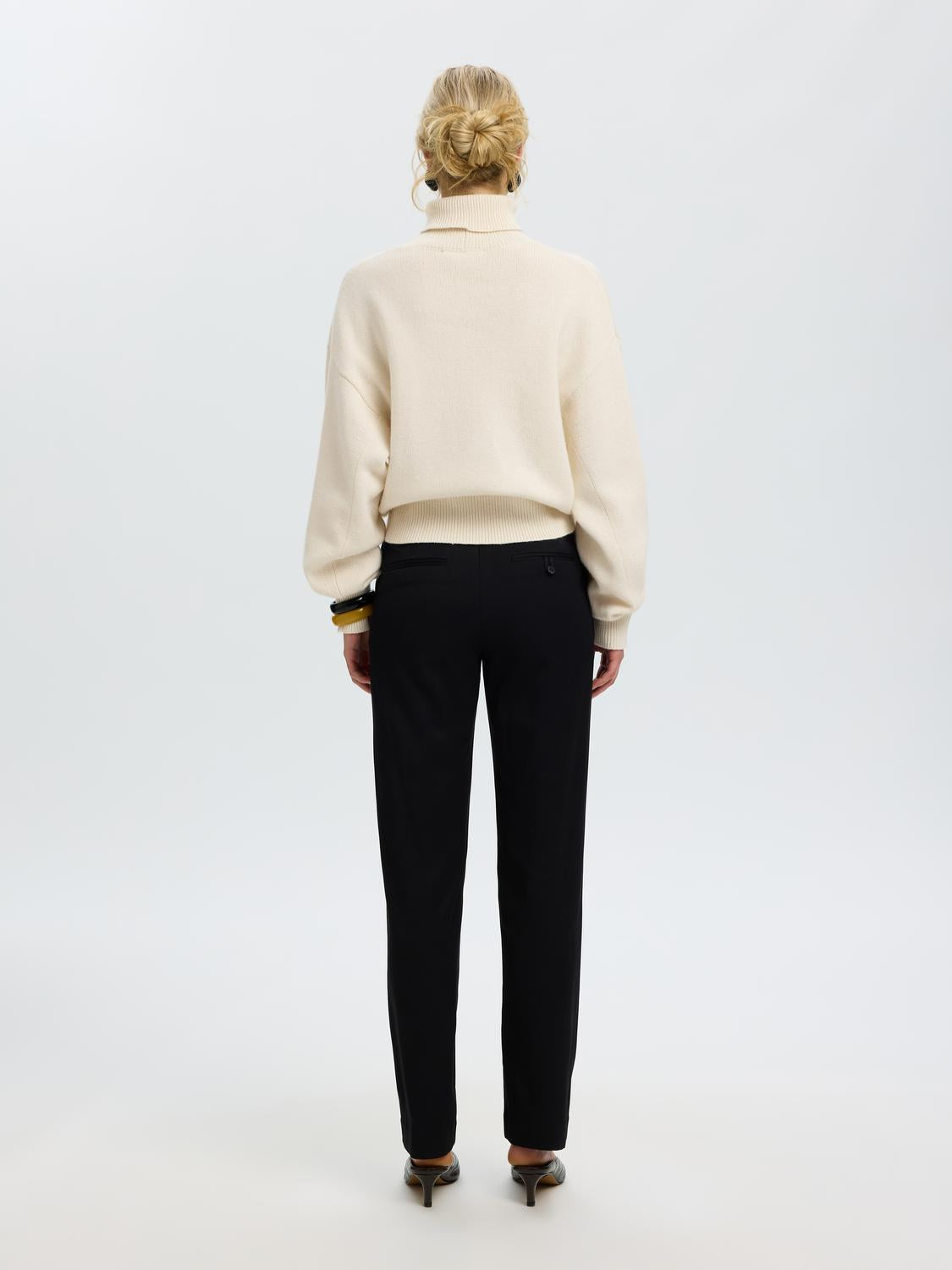 model_shot-back