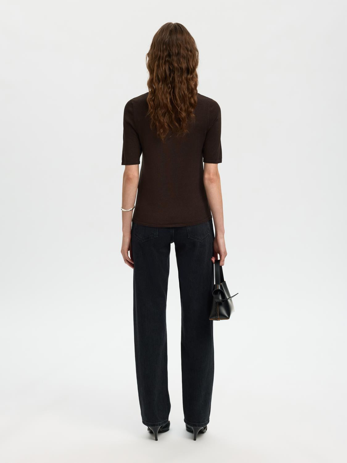 model_shot-back