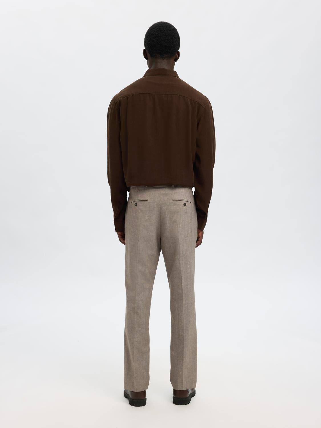 model_shot-back