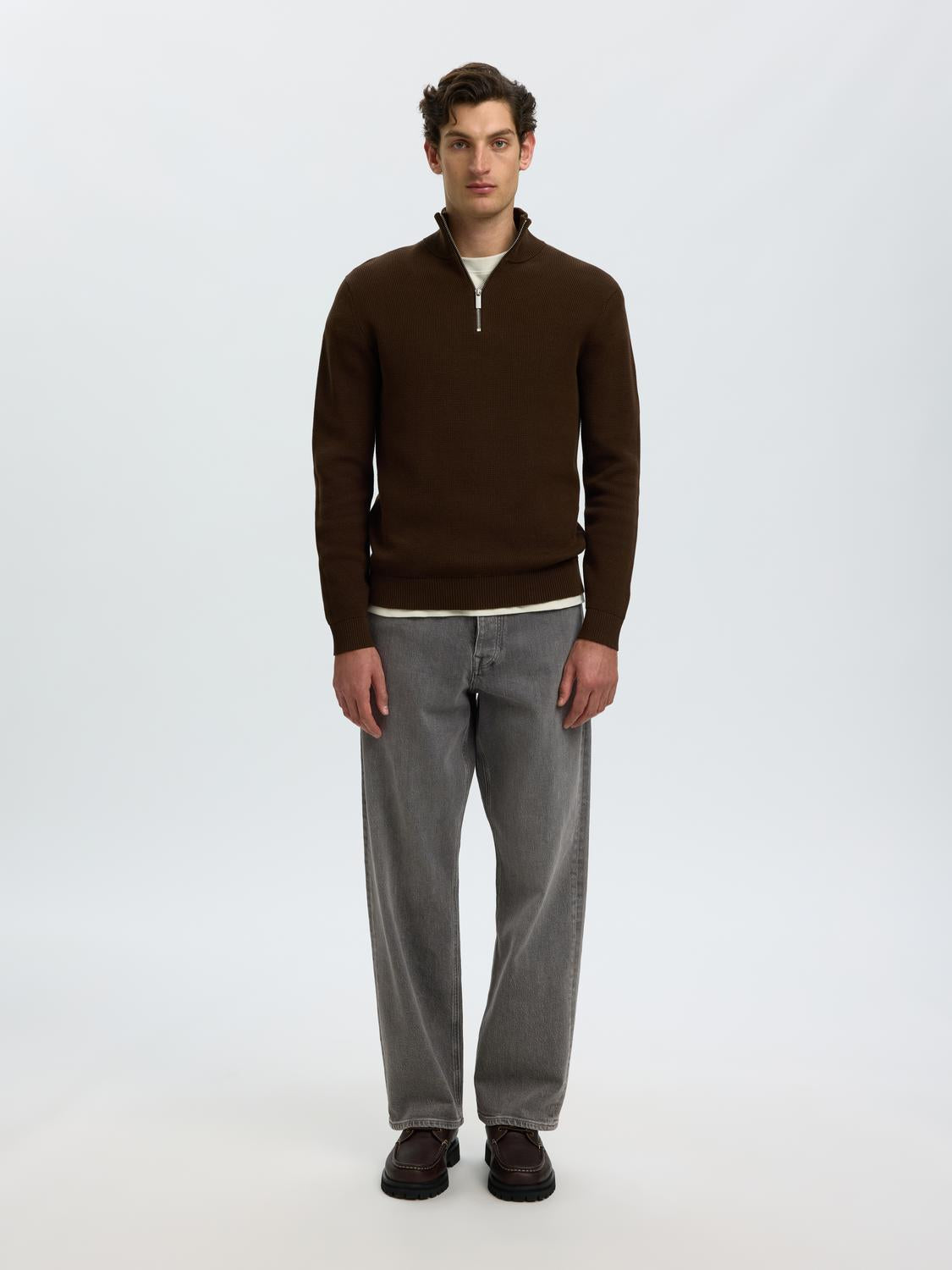 model_shot-front_full