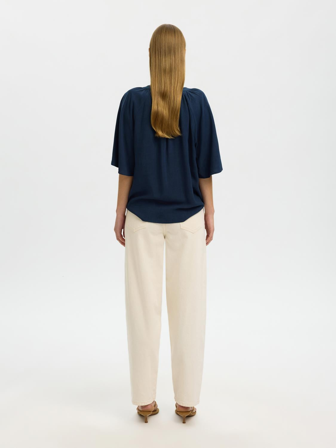 model_shot-back