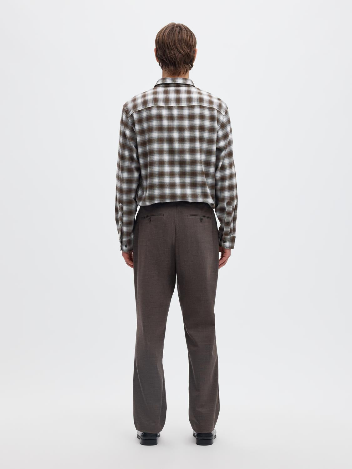 model_shot-back