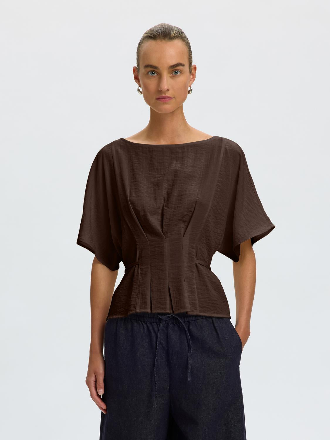 model_shot-front