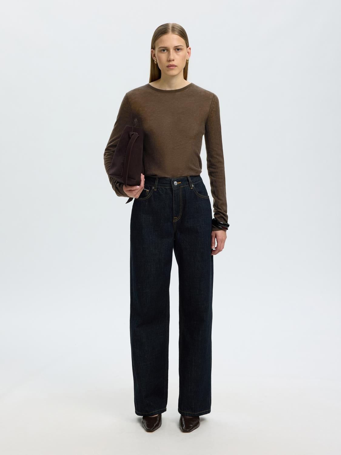 model_shot-front_full