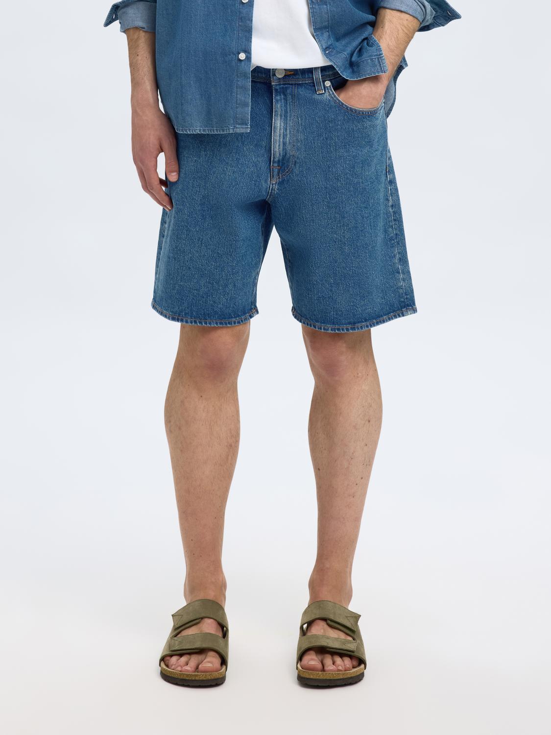 model_shot-front