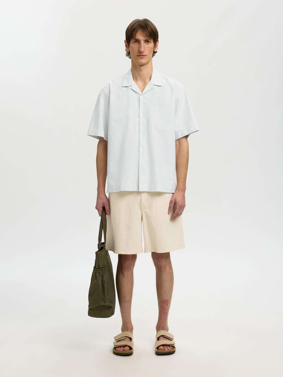 model_shot-front_full