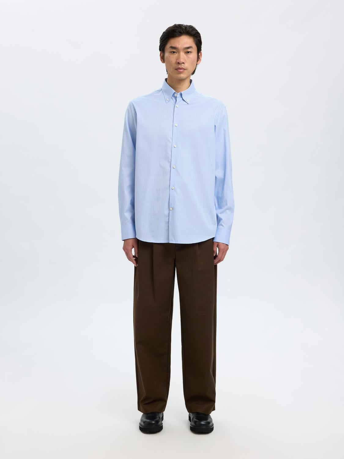 model_shot-front_full