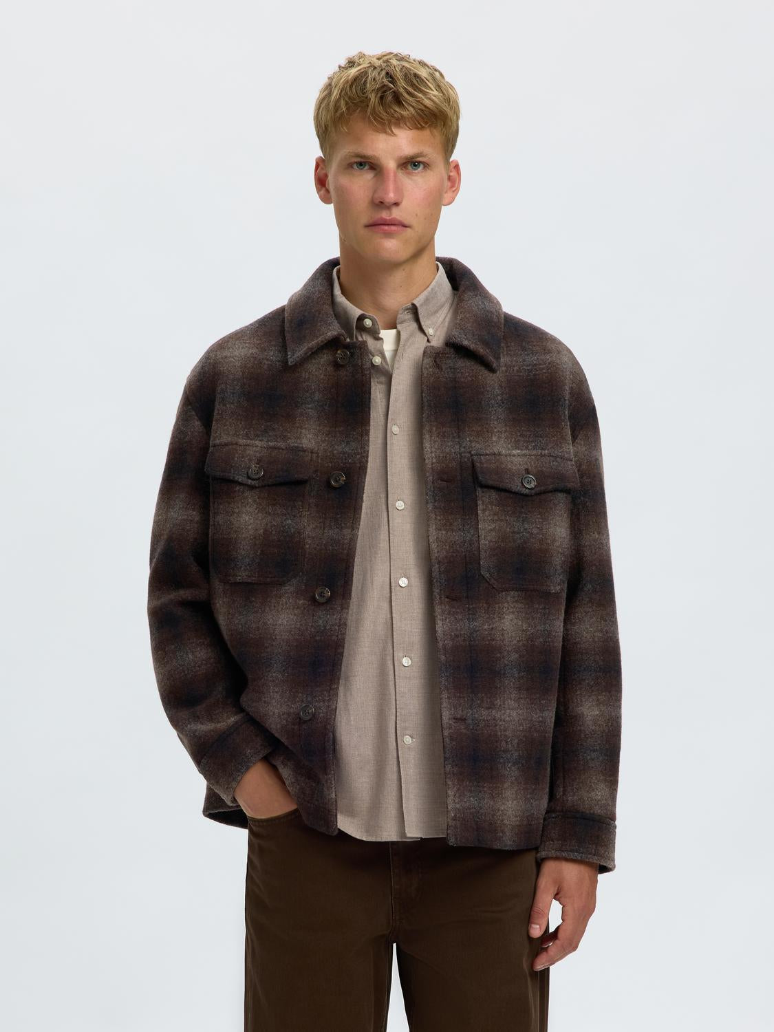 model_shot-front
